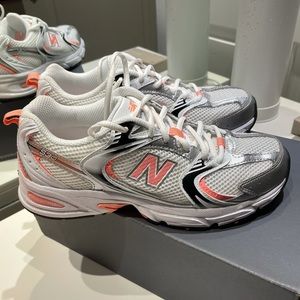 New Balance 530 sneakers. Worn once. Near perfect condition. Box included